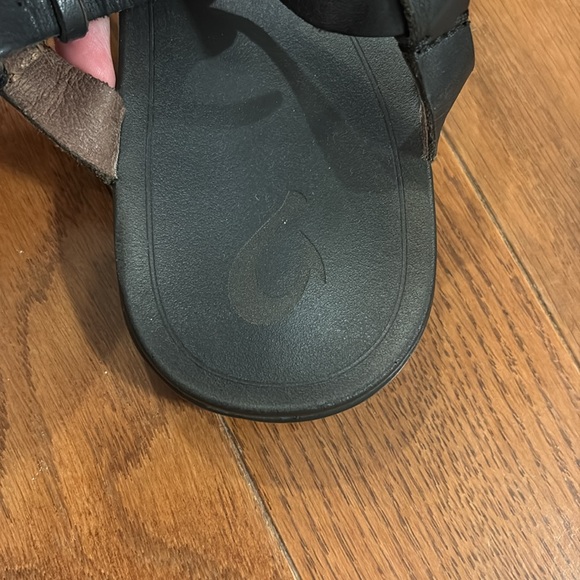 OluKai Women's Upena sandals black 8 - Picture 3 of 4